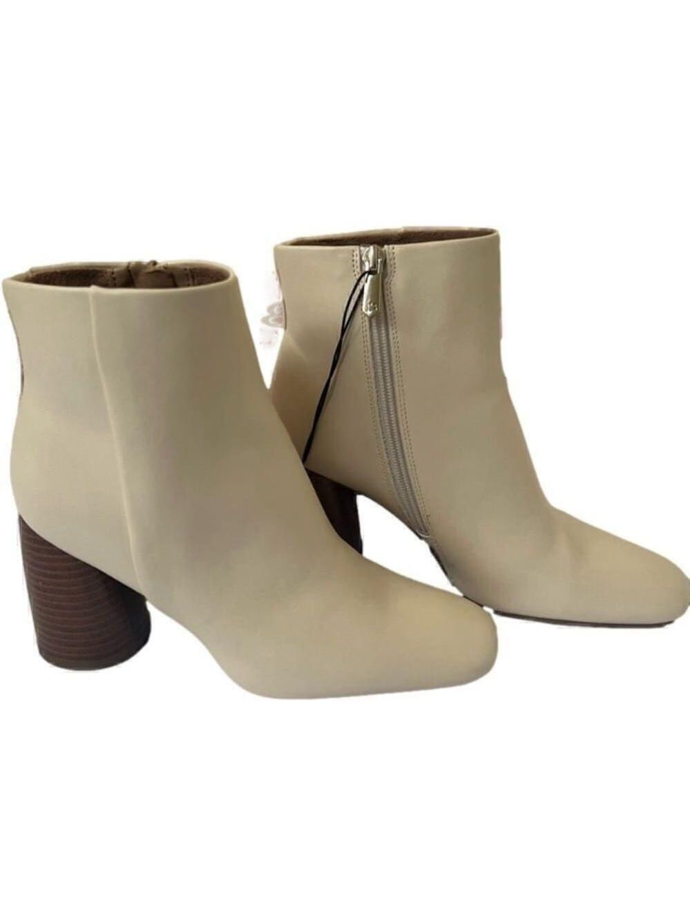 NWT Sam & Libby Carlson Bootie in Vanilla. Size 9